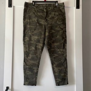 American Eagle Camo High Rise Crop Jegging